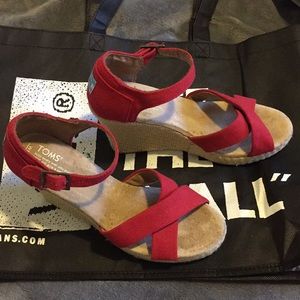 Toms size 8 wedges